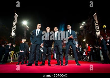 Marvin Humes, Astn Merrygold, JB Gill und Oritse Williams von JLS bei der Premiere von Skyfall in der Royal Albert Hall im Westen Londons. Stockfoto