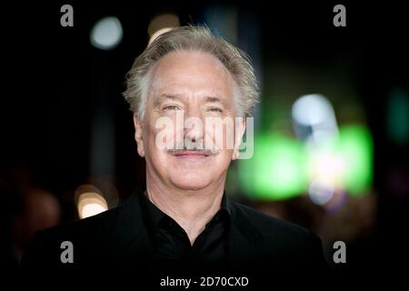 Alan Rickman bei der Premiere von Gambit, im Empire-Kino am Leicester Square, London. Stockfoto