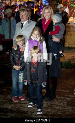 Rod Stewart und Penny Lancaster bei der Eröffnungsnacht des Winter Wonderland im Hyde Park, London. Stockfoto