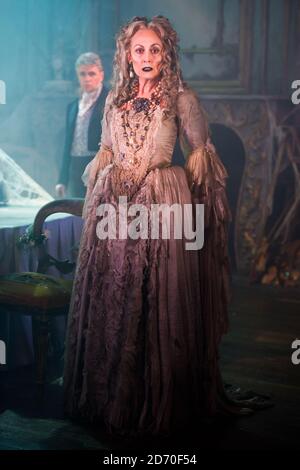 Paula Wilcox spielt Miss Havisham während einer Generalprobe für Great Expectations im Vaudeville Theatre im Zentrum von London. Stockfoto