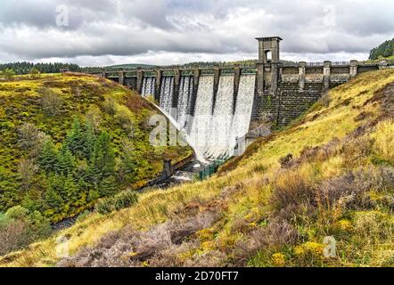 Alwen Resevoir Damn on Denbigh Moors (Mynydd Hiraethog) Überfluss nach starkem Regen Conwy County North Wales UK September 2019 2309 Stockfoto