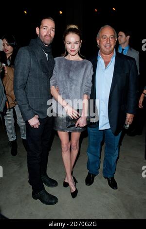 Michael Polish, Kate Bosworth und Sir Philip Green in der ersten Reihe im Top Shop Unique, während der Herbst/Winter 2013 Catwalk Show im Rahmen der London Fashion Week in der Tate Modern, London. Stockfoto