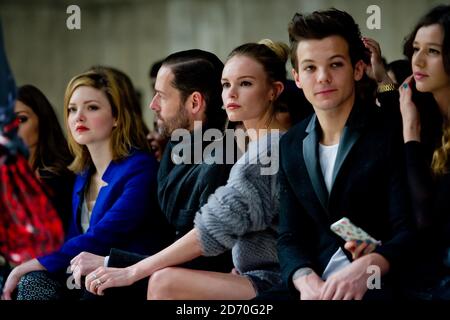 Michael Polish, Kate Bosworth, Louis Tomlinson, Eleanor Calder in der ersten Reihe im Top Shop Unique, während der Herbst/Winter 2013 Catwalk Show im Rahmen der London Fashion Week in der Tate Modern, London. Stockfoto