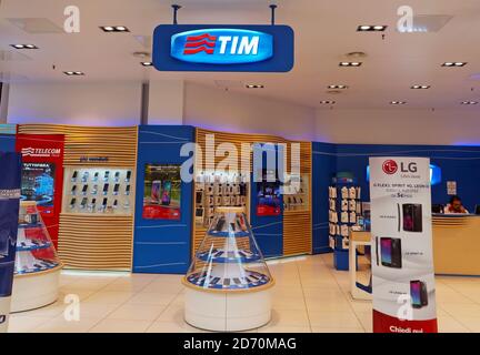 ROM, ITALIEN - 3. SEPTEMBER 2015. TIM Shop in Rom, Italien. Telecom Italia Mobile, auch bekannt als Tim, ist eine italienische Mobilfunknetzmarke Stockfoto