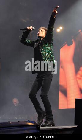 Mick Jagger von den Rolling Stones beim Glastonbury Festival auf der Worthy Farm in Somerset. Stockfoto