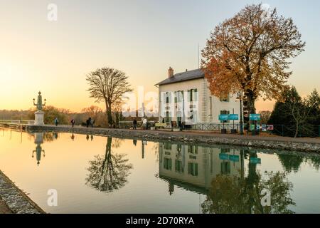 Frankreich, Loiret, Briare, der Pont-Canal de Briare der seitliche Kanal zur Loire über die Loire // Frankreich, Loiret (45), Briare, pont-Canal de Stockfoto