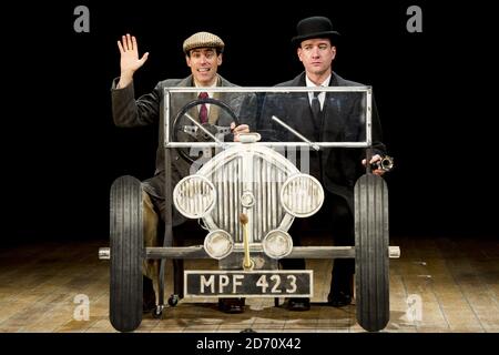 Matthew MacFadyen und Stephen Mangan treten als Jeeves and Wooster in perfect Nonsense im Duke of York's Theatre in London auf. Stockfoto