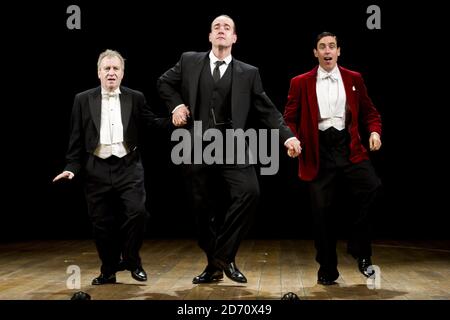 Matthew MacFadyen und Stephen Mangan treten als Jeeves and Wooster in perfect Nonsense im Duke of York's Theatre in London auf. Stockfoto