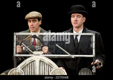 Matthew MacFadyen und Stephen Mangan treten als Jeeves and Wooster in perfect Nonsense im Duke of York's Theatre in London auf. Stockfoto