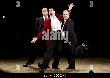 Matthew MacFadyen und Stephen Mangan treten als Jeeves and Wooster in perfect Nonsense im Duke of York's Theatre in London auf. Stockfoto