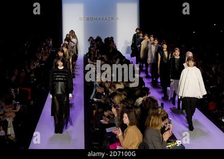 Ein Modell auf dem Laufsteg auf der BCBGMAXAZRIA Fashion Show, die im Rahmen der Mercedes Benz New York Fashion Week F/W 2014 im Lincoln Center in New York stattfand. Stockfoto