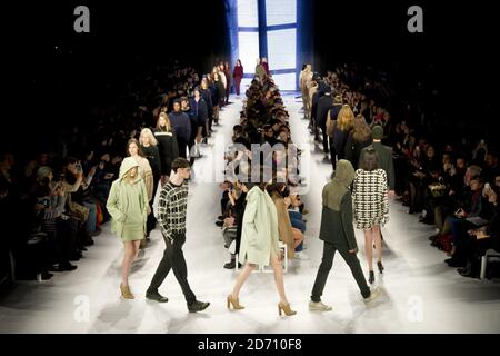 Ein Modell auf dem Laufsteg auf der Lacoste Fashion Show, die im Lincoln Center in New York im Rahmen der Mercedes Benz New York Fashion Week F/W 2014 stattfand. Stockfoto