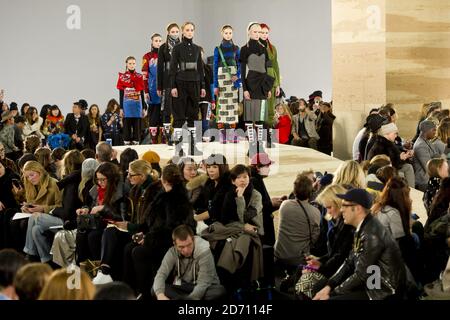 Ein Modell auf dem Laufsteg auf der Fashion Show Marc by Marc Jacobs, die im Rahmen der Mercedes Benz New York Fashion Week F/W 2014 am Pier 36 in New York stattfand. Stockfoto