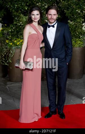 Felicitas Rombold und Daniel Bruhl bei der EE British Academy Film Awards After Party, die im Grosvenor Hotel im Londoner Zentrum stattfand Stockfoto