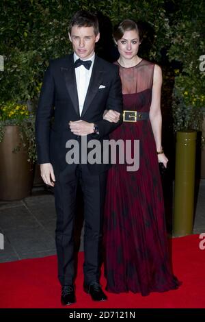 Eddie Redmayne und Hannah Bagshawe bei der EE British Academy Film Awards After Party, die im Grosvenor Hotel im Londoner Zentrum stattfand Stockfoto