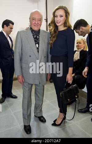 Mohamed Al Fayed und Tochter Camilla besuchen die Issa Modenschau, die im Rahmen der London Fashion Week in der Serpentine Gallery stattfindet. Stockfoto