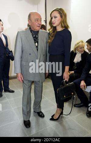 Mohamed Al Fayed und Tochter Camilla besuchen die Issa Modenschau, die im Rahmen der London Fashion Week in der Serpentine Gallery stattfindet. Stockfoto