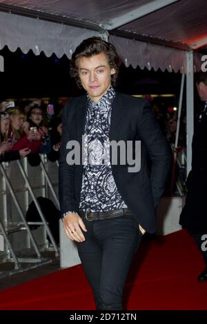 Harry Styles of One Direction Teilnahme an den Mastercard Brit Awards in der O2 Arena im Osten Londons. Stockfoto