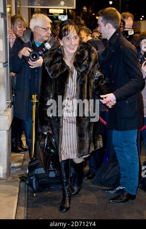 June Brown bei der Pressekonferenz der Full Monty im Noel Coward Theater in London. Stockfoto