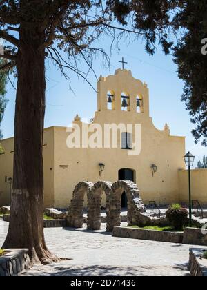 Kirche Iglesia San Jose (Gebäude 1796). Kleine Stadt Cachi in der Region Valles Calchaquies, Provinz Salta. Südamerika, Argentinien, November Stockfoto