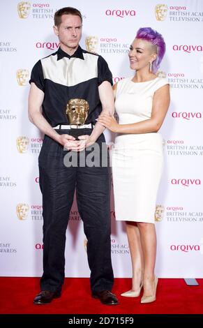 Sheridan Smith und Sean Harris mit dem Leading Actor Award für Southcliffe, bei den Arqiva British Academy Television Awards 2014 am Theatre Royal, Drury Lane, London. Stockfoto