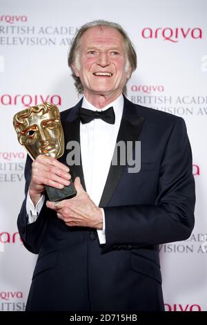 David Bradley mit dem Supporting Actor Award für Broadchurch bei den Arqiva British Academy Television Awards 2014 am Theatre Royal, Drury Lane, London. Stockfoto