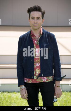 Nick Grimshaw besucht die Burberry Fashion Show, die im Kensington Palace Gardens als Teil von London Collections Men stattfindet. Stockfoto