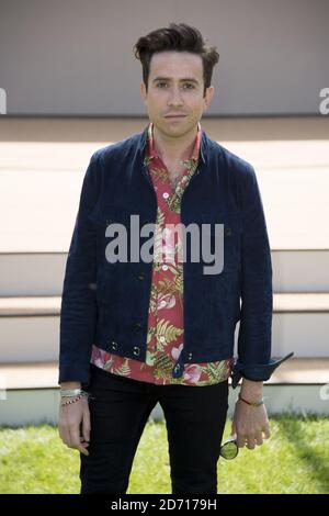 Nick Grimshaw besucht die Burberry Fashion Show, die im Kensington Palace Gardens als Teil von London Collections Men stattfindet. Stockfoto