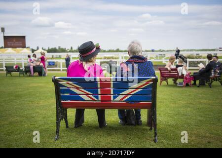 Rennfahrer am vierten Tag von Royal Ascot auf der Ascot Racecourse in Berkshire. Stockfoto