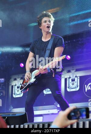 Bradley Simpson von den Vamps tritt während des Capital FM's Summertime Ball im Wembley Stadium, London auf. Stockfoto