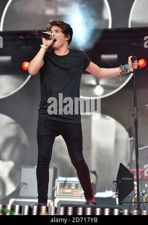 Bradley Simpson von den Vamps tritt während des Capital FM's Summertime Ball im Wembley Stadium, London auf. Stockfoto