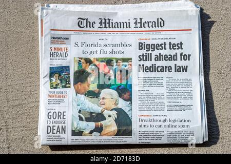 Miami Florida, Schlagzeilen auf der Titelseite der Zeitung Herald, Grippeschutzimpfung gegen das Medicare-Gesetz, Stockfoto