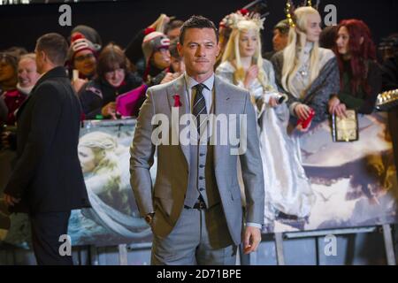 Luke Evans Ankunft im Hobbit: Die Schlacht der fünf Armeen Weltpremiere auf dem Odeon Leicester Square und Empire IMAX, London Stockfoto