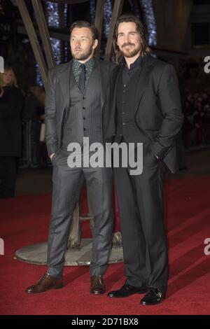 Joel Edgerton und Christian Bale bei der Weltpremiere von Exodus Gods and Kings im Leicester Square, London. Stockfoto