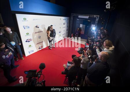 Dave Berry und Lisa Snowdon im Backstage-Bild beim Capital FM Jingle Bell Ball, in der O2 Arena im Osten Londons. Stockfoto