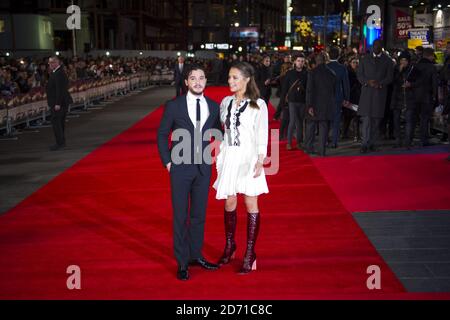 Alicia Vikander und Kit Harington bei der Premiere von Testament of Youth, im Empire Cinema am Leicester Square, London Stockfoto