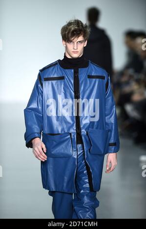 Models auf dem Laufsteg bei der Agi and Sam Modenschau, die im Victoria House im Rahmen der London Collections Men 2015 stattfand. Stockfoto