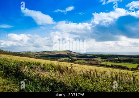 Blick auf die Kimmeridge Bay von den Purbeck-Hügeln. Stockfoto