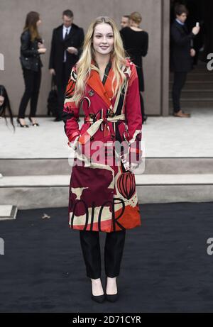 Hannah Dodd nimmt an der Burberry Prorsum Menswear Herbst Winter 2015 Fashion Show in Kensington Gardens, Kensington Gore, London Teil Stockfoto