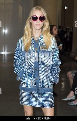 Mary Charteris nimmt an der Ashish Fashion Show Teil, die im Rahmen der London Fashion Week Herbst-Winter 2015 in der Tate Britain in London stattfindet Stockfoto