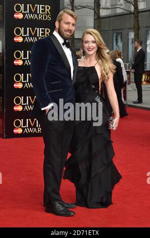 Chris Robshaw und Camilla Kerslake nehmen an den Olivier Awards 2015 Teil, die von MasterCard gesponsert werden und im Royal Opera House in Covent Garden, London, stattfinden Stockfoto