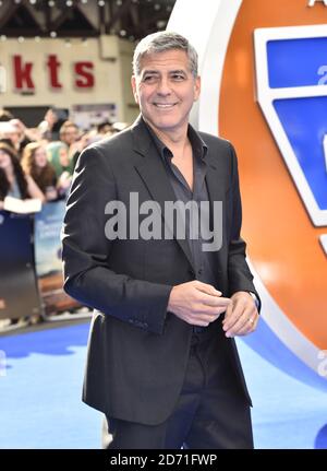 George Clooney bei der europäischen Premiere von Disneys "Tomorrowland A World Beyond" im Odeon Cinema Leicester Square, London (Pflichtangabe: Matt Crossick/ Empics Entertainment) Stockfoto