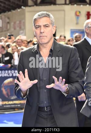 George Clooney bei der europäischen Premiere von Disneys "Tomorrowland A World Beyond" im Odeon Cinema Leicester Square, London (Pflichtangabe: Matt Crossick/ Empics Entertainment) Stockfoto