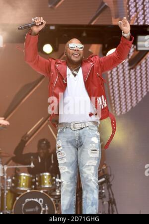 WÄHREND des Summertime Ball von Capital FM im Wembley Stadium, London, TRITT FLO Rida AUF der Bühne auf. Stockfoto