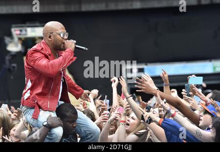 WÄHREND des Summertime Ball von Capital FM im Wembley Stadium, London, TRITT FLO Rida AUF der Bühne auf. Stockfoto