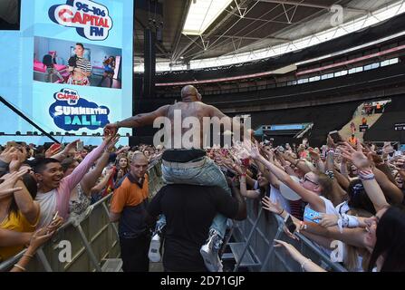 WÄHREND des Summertime Ball von Capital FM im Wembley Stadium, London, TRITT FLO Rida AUF der Bühne auf. Stockfoto