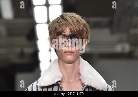 Models auf dem Laufsteg während der Agi und Sam Modenschau, die im Victoria House während der London Collections des British Fashion Council: Men stattfand. Stockfoto