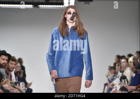 Models auf dem Laufsteg während der Agi und Sam Modenschau, die im Victoria House während der London Collections des British Fashion Council: Men stattfand. Stockfoto