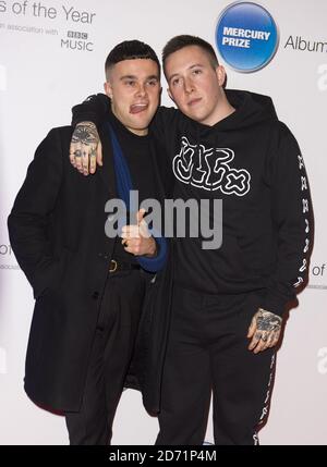 Laurie Vincent und Isaac Holman (links) von den Sklaven, die 2015 den Mercury Music Prize im BBC Broadcasting House, London, besuchten Stockfoto