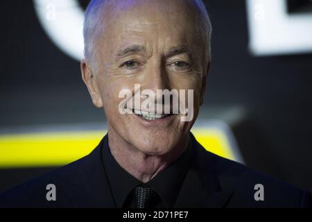 Anthony Daniels bei der Premiere von 'Star Wars: The Force Awakens' im Leicester Square, London Stockfoto